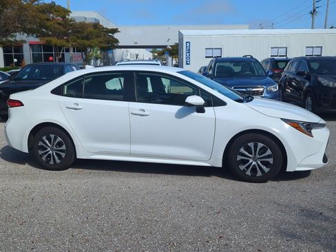 Used 2022 Toyota Corolla LE image 4