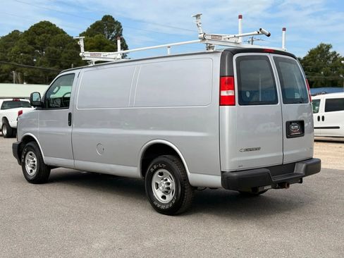 Used 2017 Chevrolet Express 2500 RWD image 7