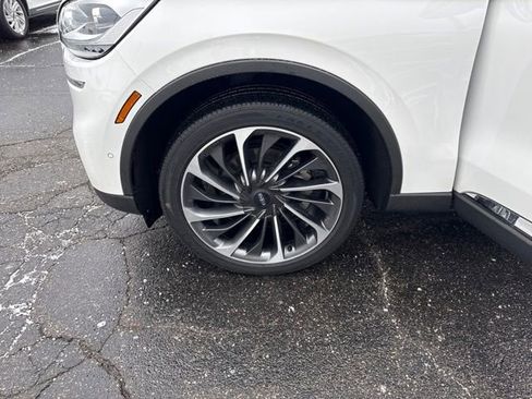 Certified 2023 Lincoln Aviator Reserve w/ Equipment Group 201A image 32