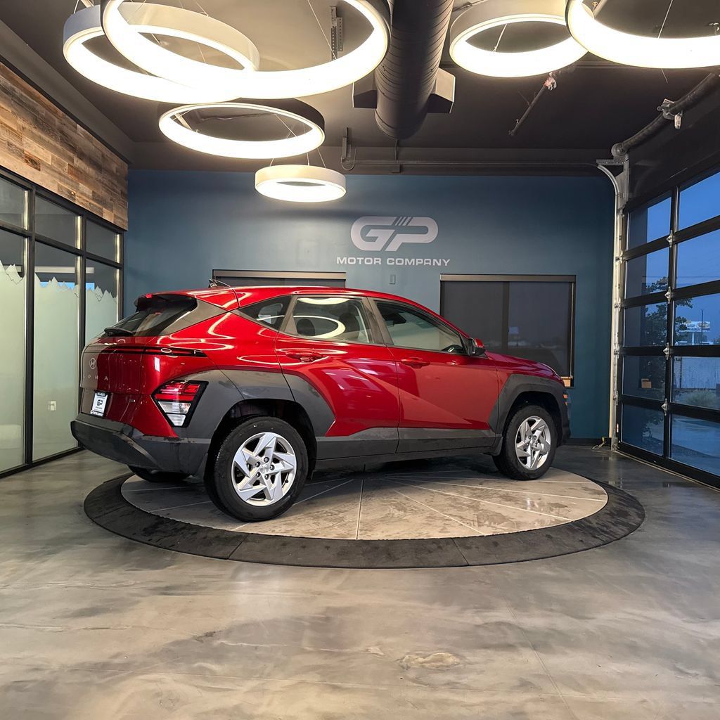 Used 2024 Hyundai Kona SE AWD/4WD image 3