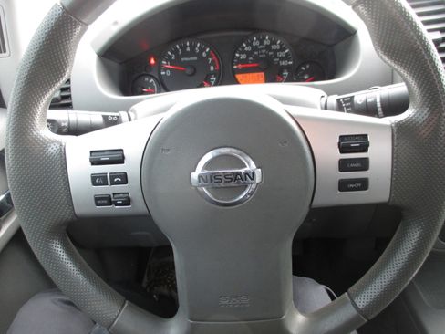 Used 2019 Nissan Frontier SV image 17