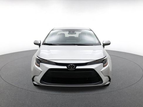 Used 2025 Toyota Corolla LE FWD image 2