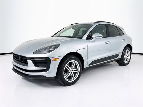 Certified 2025 Porsche Macan image 1