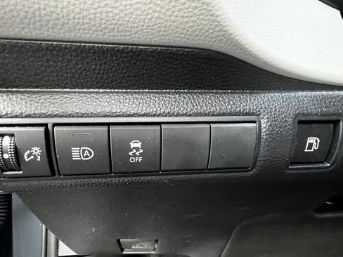 Used 2025 Toyota Corolla SE image 15