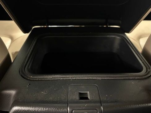 Used 2021 Nissan Armada SL w/ Captain's Chairs Package image 17