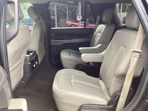 Used 2020 Ford Expedition Limited image 11