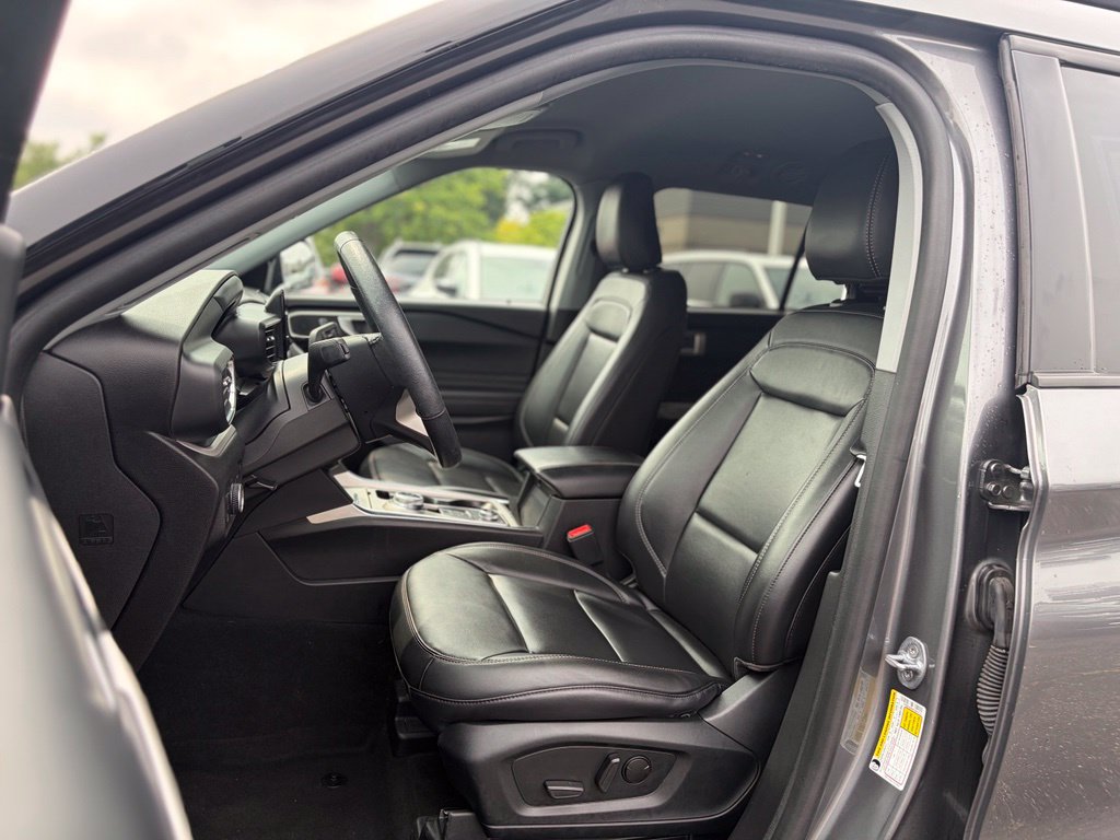 Used 2023 Ford Explorer XLT w/ Equipment Group 202A AWD/4WD image 19
