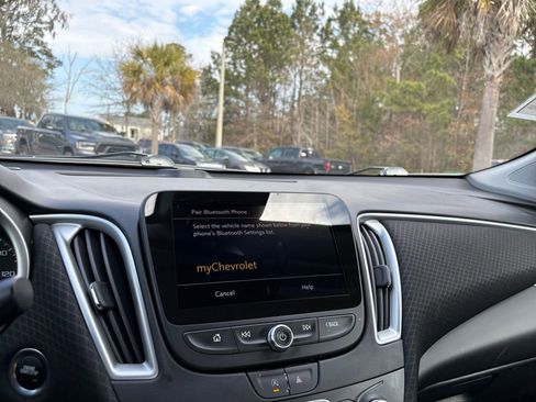 Used 2025 Chevrolet Malibu LT image 17