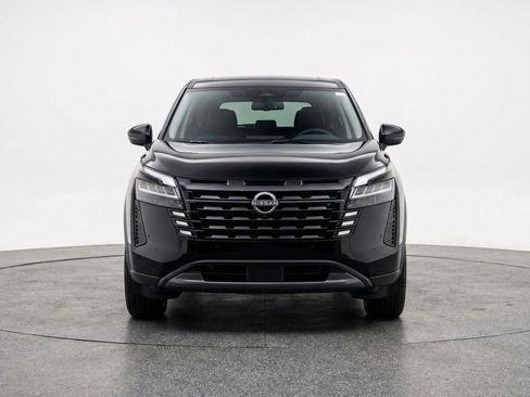 Used 2025 Nissan Rogue SV image 2