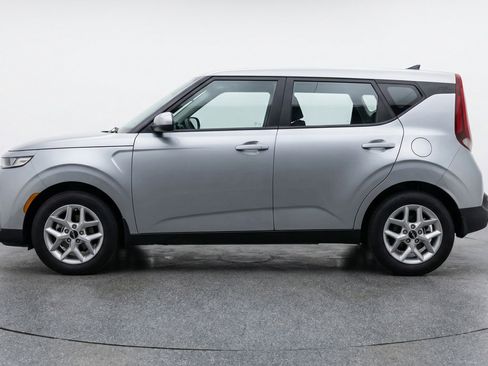 Used 2025 Kia Soul LX w/ LX Technology Package FWD image 5