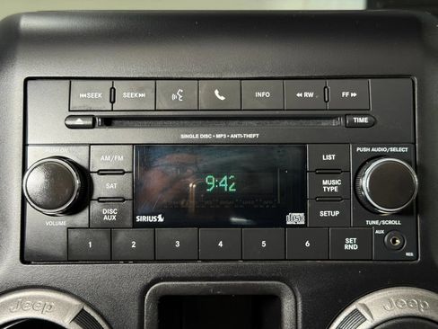 Used 2017 Jeep Wrangler Unlimited Sport w/ Connectivity Group AWD/4WD image 31