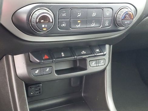 Used 2022 Chevrolet Colorado LT w/ Luxury Package image 19