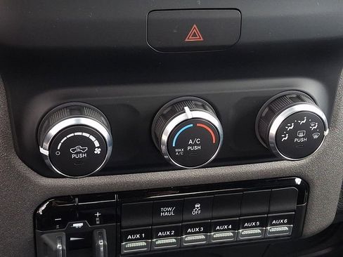 Used 2024 RAM 2500 Tradesman w/ Chrome Appearance Group image 12