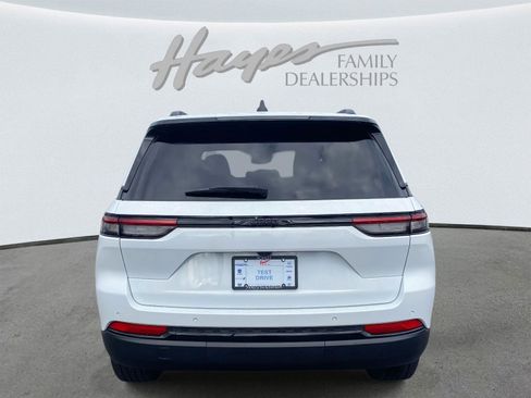 Certified 2024 Jeep Grand Cherokee Altitude image 41