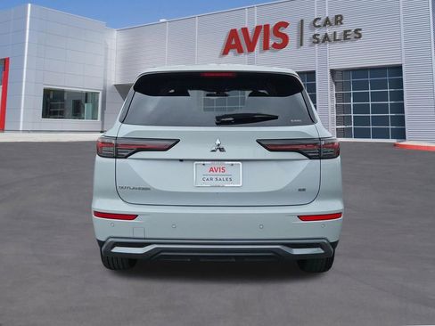 Used 2025 Mitsubishi Outlander SE AWD/4WD image 5