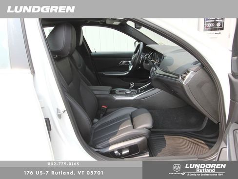 Used 2022 BMW 330i xDrive 330i xDrive w/ Premium Package image 9