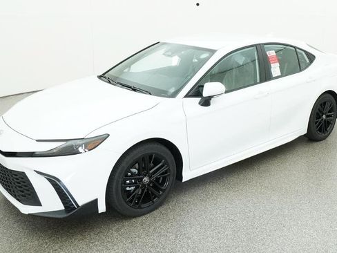 Used 2026 Toyota Camry SE FWD image 33