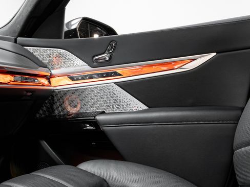 Used 2023 BMW 760i xDrive image 12