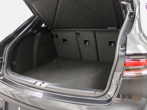 Certified 2025 Porsche Macan image 38