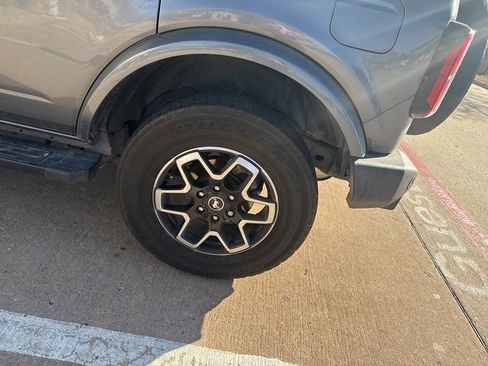 Used 2024 Ford Bronco Outer Banks image 9