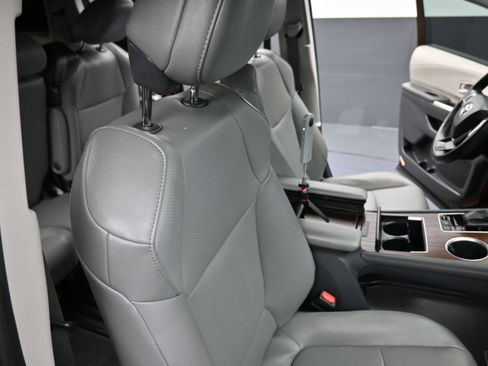 Used 2023 Toyota Sienna XLE image 17