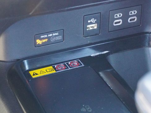 Used 2025 Toyota Camry SE FWD image 24