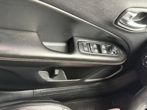 Used 2018 Jeep Compass Latitude w/ Popular Equipment Group AWD/4WD image 23
