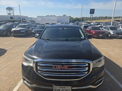 Used 2018 GMC Acadia SLT FWD image 2