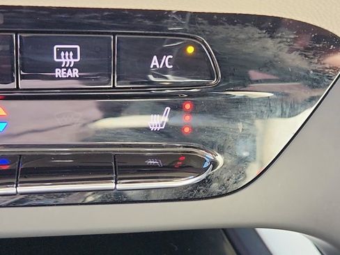 Certified 2023 Buick Envision Essence AWD/4WD image 24