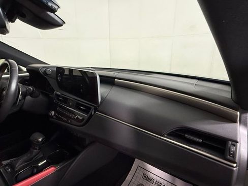 Used 2024 Lexus ES 300h F Sport image 34