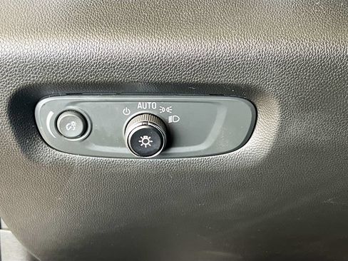 Used 2023 Chevrolet Traverse LT FWD image 10
