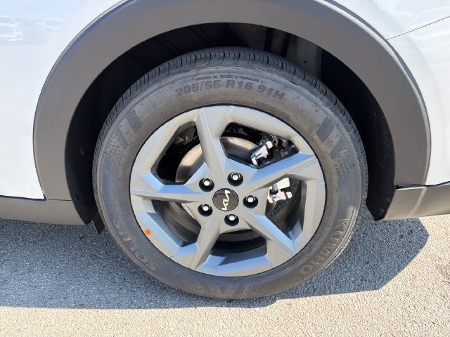 New 2026 Kia K4 FWD image 25