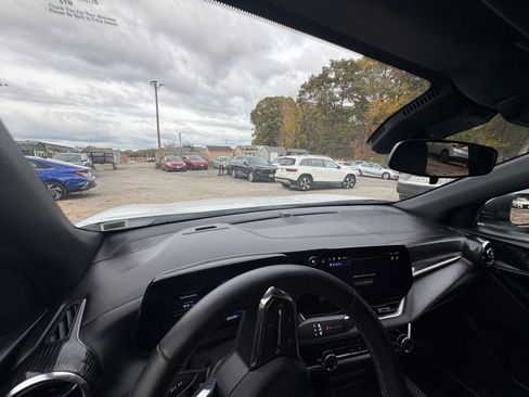 Used 2025 Chevrolet Equinox LT image 31