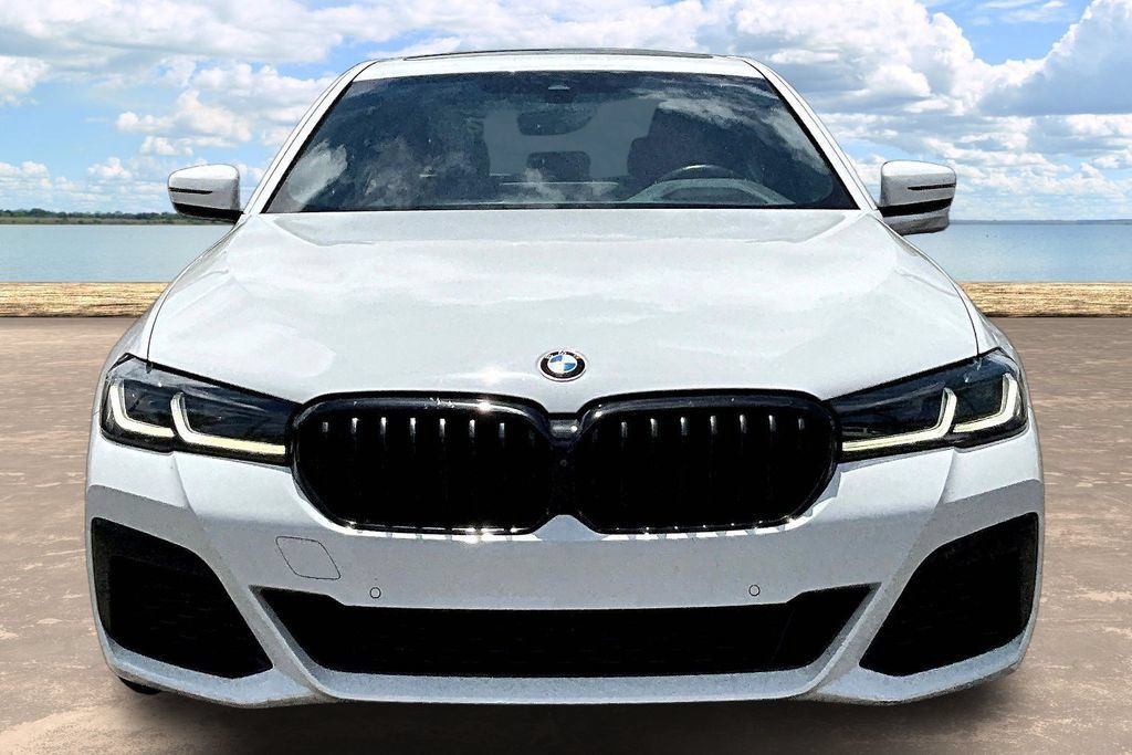 Used 2021 BMW 540i w/ M Sport Package RWD image 2