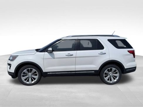 Used 2018 Ford Explorer Limited w/ Equipment Group 301A AWD/4WD image 2