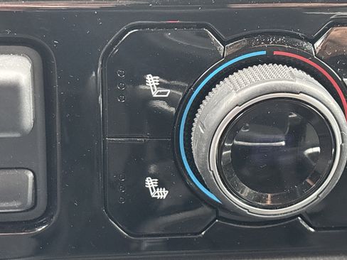 Used 2024 Chevrolet Silverado 1500 LT Trail Boss w/ Convenience Package II image 28