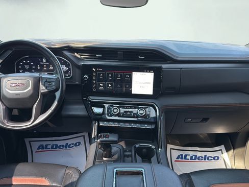 Used 2022 GMC Sierra 1500 AT4 w/ AT4 Premium Package AWD/4WD image 17