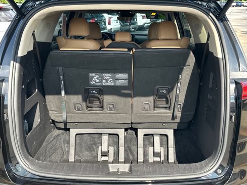 Used 2024 Kia Carnival EX FWD image 16