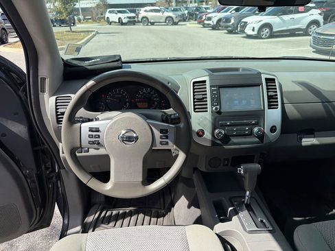 Used 2019 Nissan Frontier SV image 24