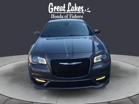 Used 2018 Chrysler 300 S w/ S Model Appearance Package RWD image 8