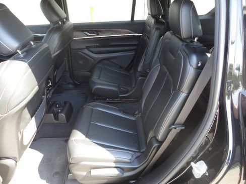 Used 2024 Jeep Grand Cherokee L Limited image 11