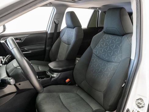 Used 2022 Toyota RAV4 XLE w/ Convenience Package AWD/4WD image 10