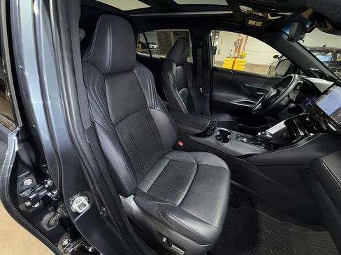 Used 2022 Toyota Venza Limited w/ Advanced Technology Package AWD/4WD image 16