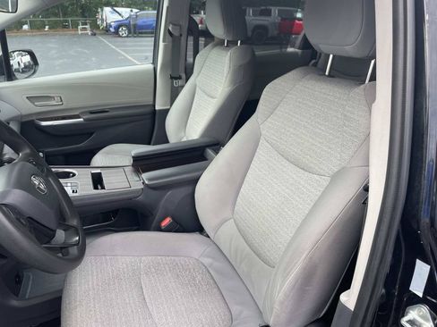 Used 2022 Toyota Sienna LE FWD image 22