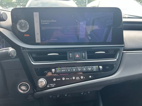 Used 2024 Lexus ES 350 w/ Premium Package FWD image 12
