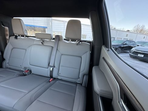 Used 2025 GMC Sierra 1500 SLT image 26