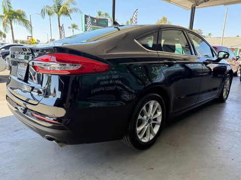 Used 2020 Ford Fusion SE image 10