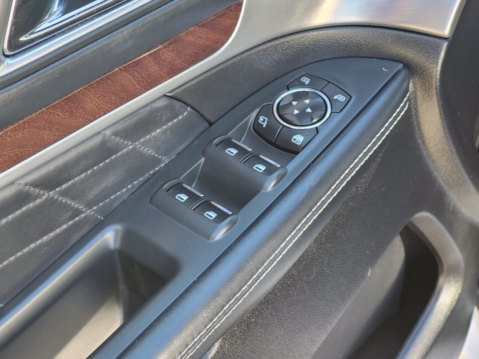 Used 2017 Ford Explorer Platinum AWD/4WD image 15