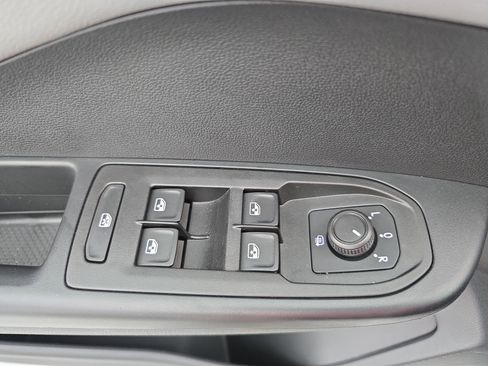 Certified 2023 Volkswagen Taos SE FWD image 27