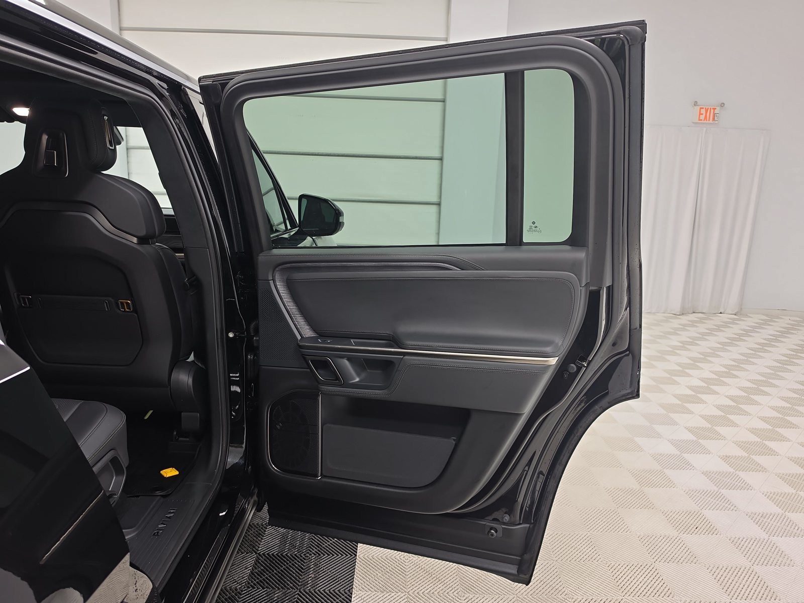 Used 2023 Rivian R1S Adventure Dual AWD/4WD image 19